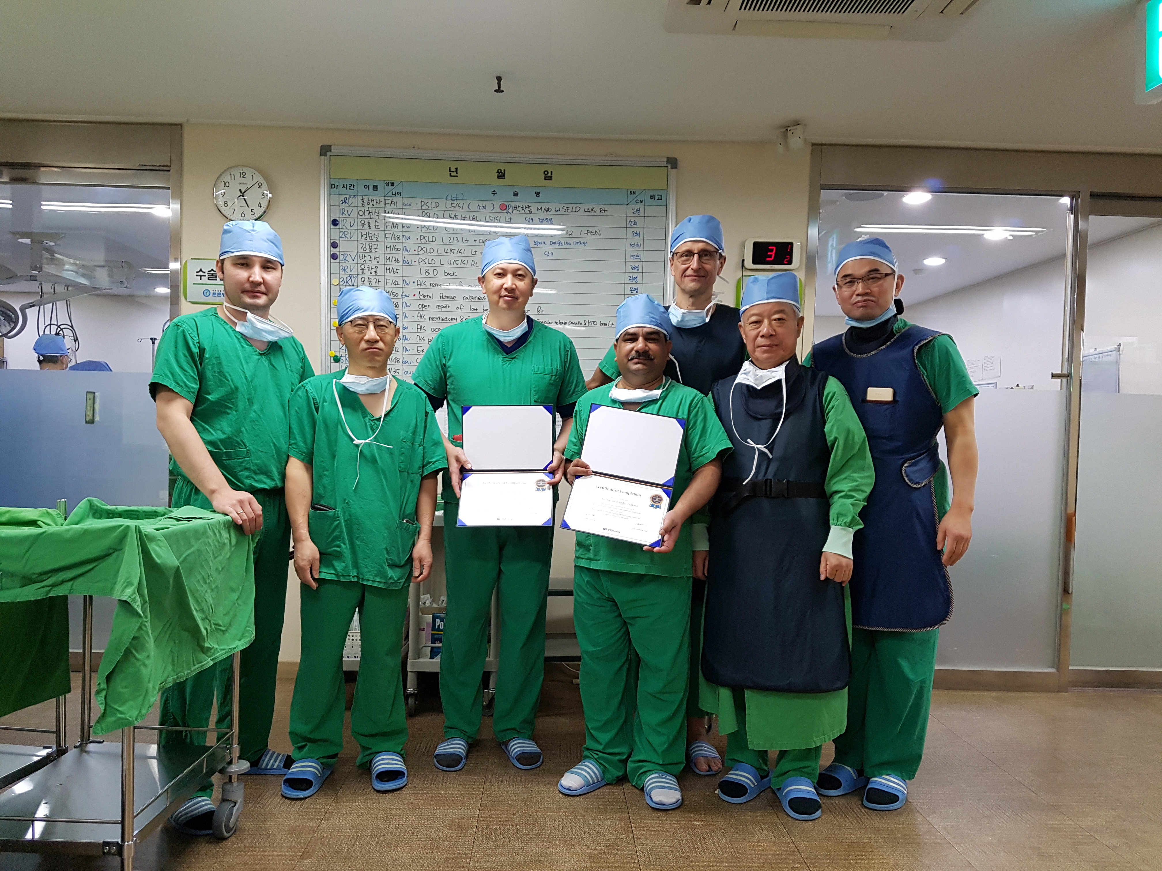 Dr. Timur Milewski, Orthopäde in regensburg: Hospitation beim Neurochirurgen Chuck Lim in der Good Doctor Clinic Seoul (Süd-Korea)